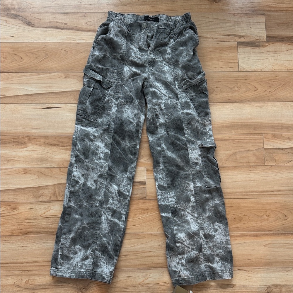 Forever 21 Black and Gray Cargo Pants